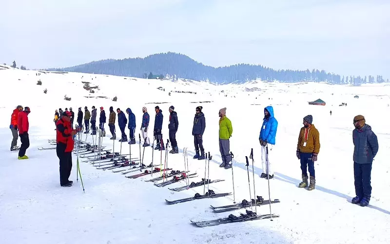 Srinagar: सोनमर्ग में जल्द शुरू होंगे विंटर स्पोर्ट्स और कल्चरल इवेंट्स Srinagar: सोनमर्ग में जल्द शुरू होंगे विंटर स्पोर्ट्स और कल्चरल इवेंट्स