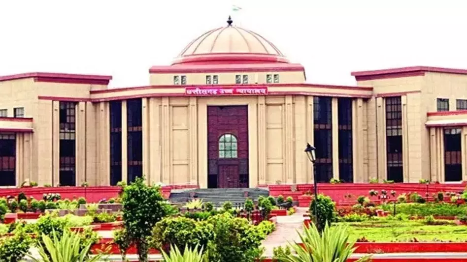 सार्वजनिक रास्ते पर कब्जा, हाईकोर्ट ने कलेक्टर से मांगा जवाब सार्वजनिक रास्ते पर कब्जा, हाईकोर्ट ने कलेक्टर से मांगा जवाब