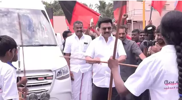 Tamil Nadu : मुख्यमंत्री ने तेनकासी में सिलांबम का दौरा किया Tamil Nadu : मुख्यमंत्री ने तेनकासी में सिलांबम का दौरा किया