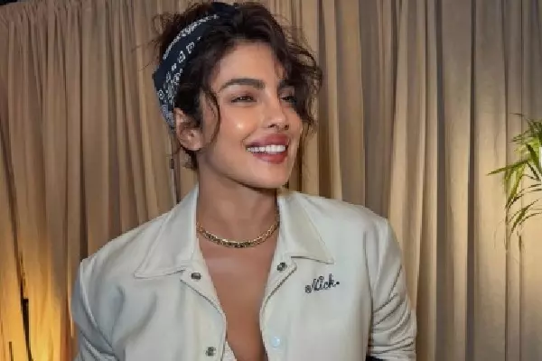 Priyanka की बेटी मालती मैरी ने निक जोनास के साथ उनके संगीत दौरे में शिरकत की Priyanka की बेटी मालती मैरी ने निक जोनास के साथ उनके संगीत दौरे में शिरकत की