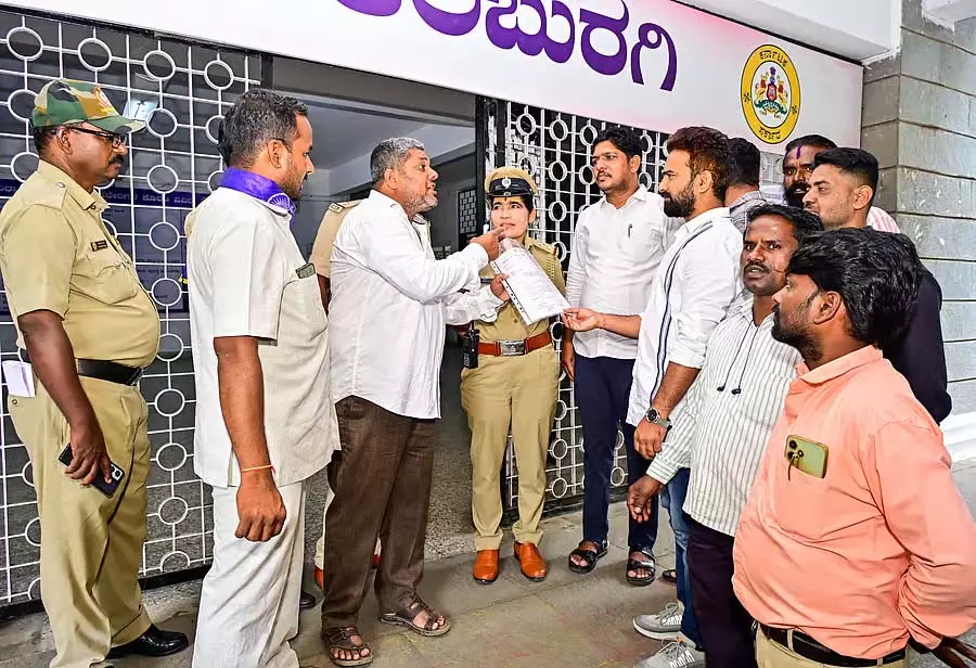 RSS का जुलूस मुश्किल में शांति बैठक खत्म: अब हाई कोर्ट पर फोकस RSS का जुलूस मुश्किल में शांति बैठक खत्म: अब हाई कोर्ट पर फोकस