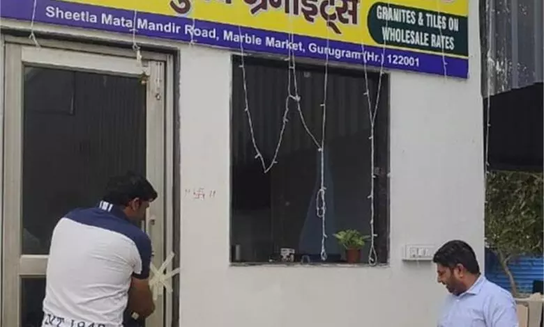 Gurugram: MCG ने टैक्स बकायेदारों पर कसी लगाम, पालम विहार में सीलिंग Gurugram: MCG ने टैक्स बकायेदारों पर कसी लगाम, पालम विहार में सीलिंग