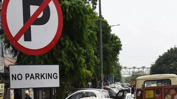 kerala: मानवाधिकार आयोग ने पुलिस को अवैध पार्किंग रोकने के सख्त निर्देश दिए kerala: मानवाधिकार आयोग ने पुलिस को अवैध पार्किंग रोकने के सख्त निर्देश दिए