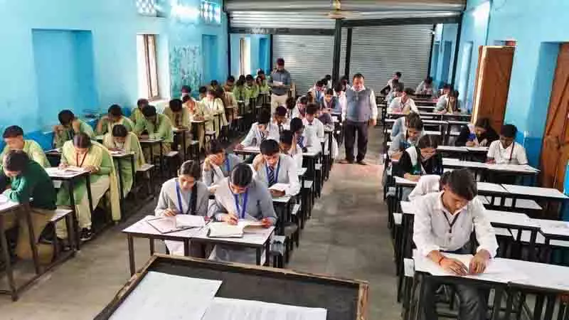 7,000 छात्रों ने मुफ्त JEE, NEET कोचिंग के लिए परीक्षा दी 7,000 छात्रों ने मुफ्त JEE, NEET कोचिंग के लिए परीक्षा दी