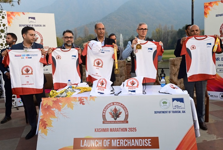 Srinagar: फिटनेस के प्रति जागरूकता बढ़ाने को मुख्यमंत्री ने कश्मीर मैराथन का दिया न्योता Srinagar: फिटनेस के प्रति जागरूकता बढ़ाने को मुख्यमंत्री ने कश्मीर मैराथन का दिया न्योता