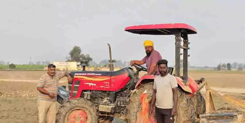 Baupur के किसान ने बाढ़ प्रभावित पांच परिवारों को जमीन दान की Baupur के किसान ने बाढ़ प्रभावित पांच परिवारों को जमीन दान की