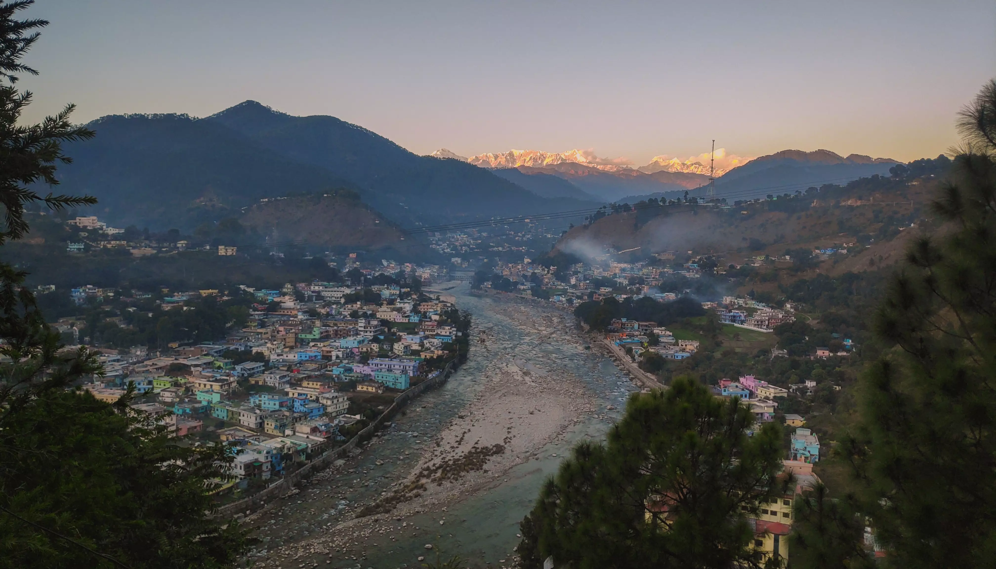 Dehradun: बागेश्वर में ऐतिहासिक गुफा को धार्मिक धरोहर घोषित करने की मांग तेज Dehradun: बागेश्वर में ऐतिहासिक गुफा को धार्मिक धरोहर घोषित करने की मांग तेज