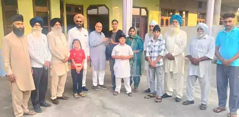 चोटाला के ग्रामीणों और पूर्व सांसद खन्ना ने NDA की उपलब्धि हासिल करने वाली सहजलदीप कौर को सम्मानित किया चोटाला के ग्रामीणों और पूर्व सांसद खन्ना ने NDA की उपलब्धि हासिल करने वाली सहजलदीप कौर को सम्मानित किया