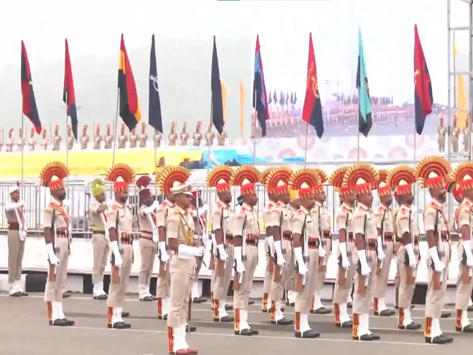 राष्ट्रीय एकता दिवस से पहले केवडिया में BSF, CRPF, CISF और अन्य बलों ने फुल ड्रेस रिहर्सल की राष्ट्रीय एकता दिवस से पहले केवडिया में BSF, CRPF, CISF और अन्य बलों ने फुल ड्रेस रिहर्सल की