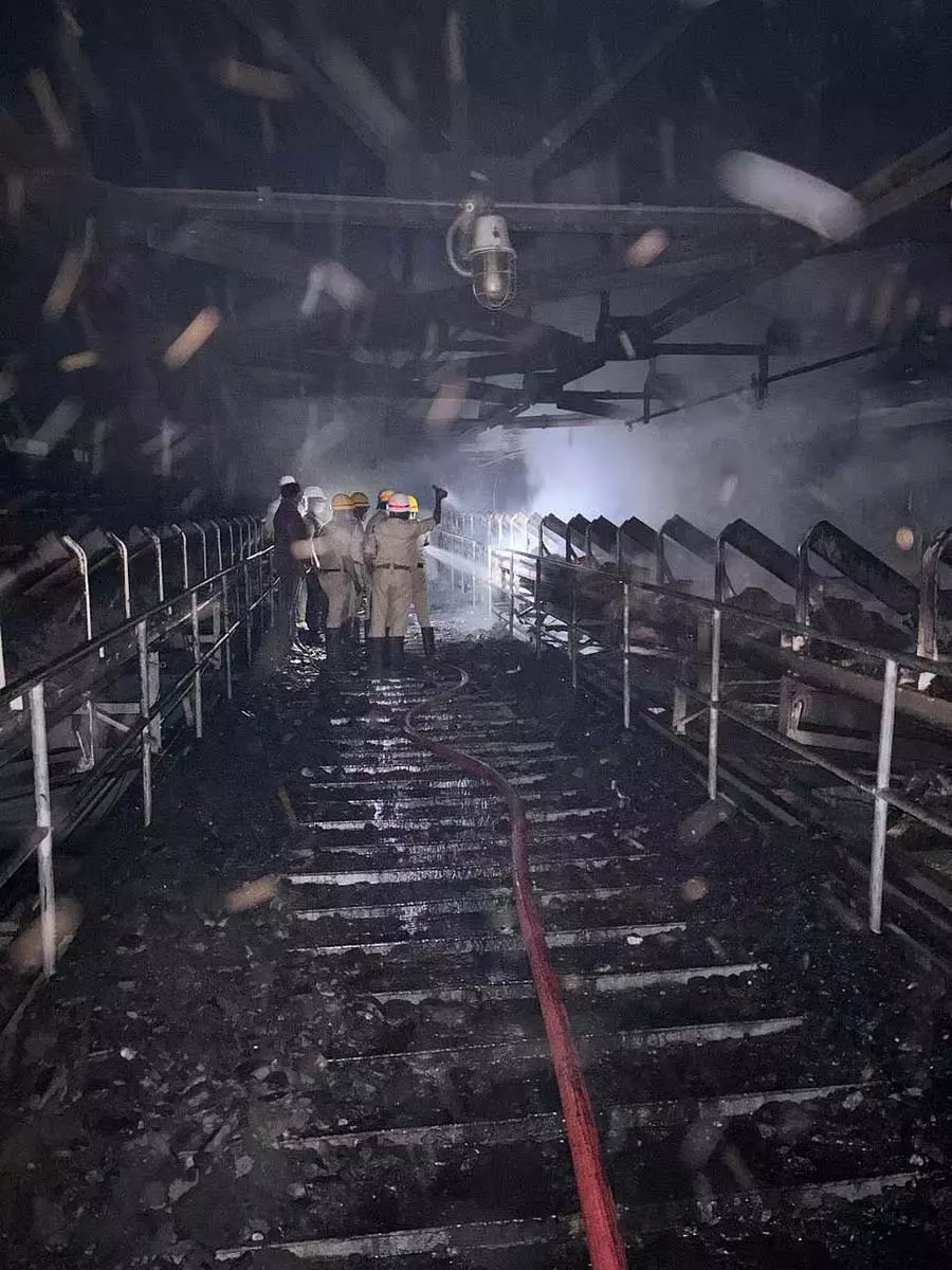 Raichur : यारमारस थर्मल पावर प्लांट में आग लगने की घटना Raichur : यारमारस थर्मल पावर प्लांट में आग लगने की घटना