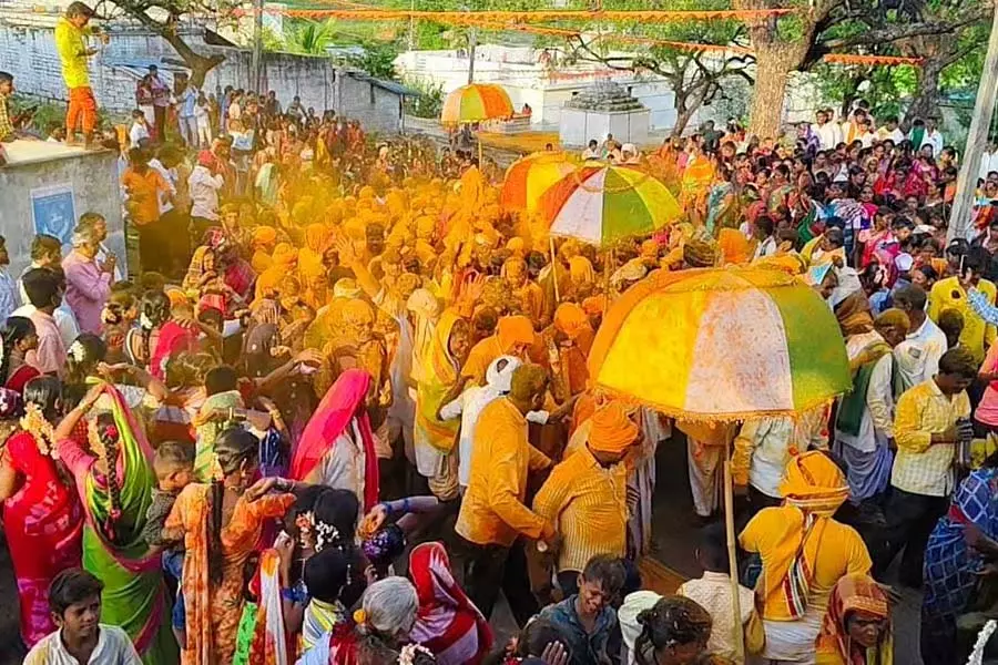 बंगारुगुंडू मल्लैया जात्रा: भक्तों की भीड़ भंडारे में उमड़ पड़ी बंगारुगुंडू मल्लैया जात्रा: भक्तों की भीड़ भंडारे में उमड़ पड़ी