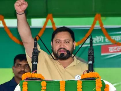 तेजस्वी पर विरासत का दबाव, ‘जंगल राज’ का इतिहास भी साथ तेजस्वी पर विरासत का दबाव, ‘जंगल राज’ का इतिहास भी साथ