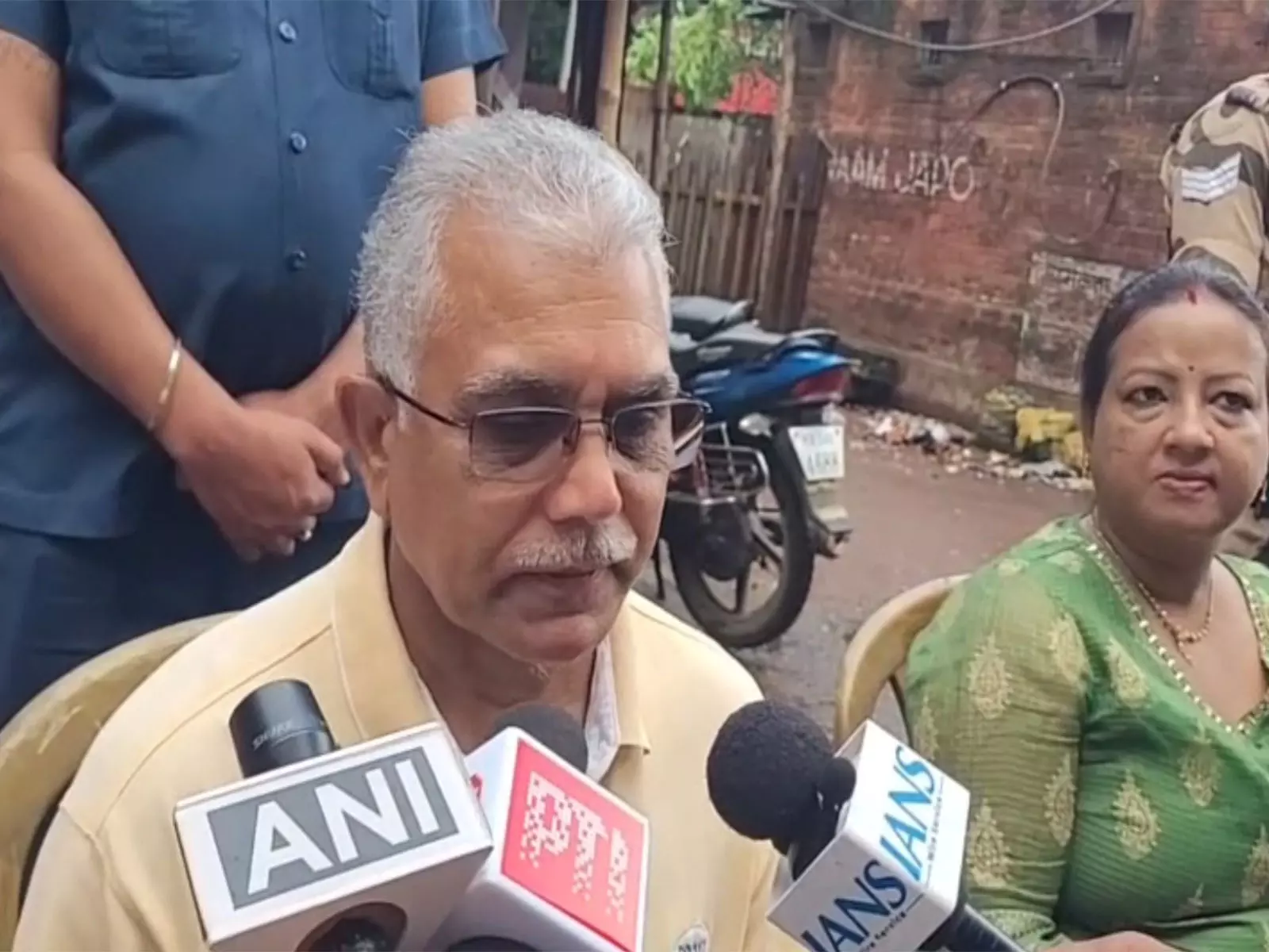दिलीप घोष का अभिषेक बनर्जी पर तंज- “SIR का विरोध कर हीरो बनने की कोशिश” दिलीप घोष का अभिषेक बनर्जी पर तंज- “SIR का विरोध कर हीरो बनने की कोशिश”
