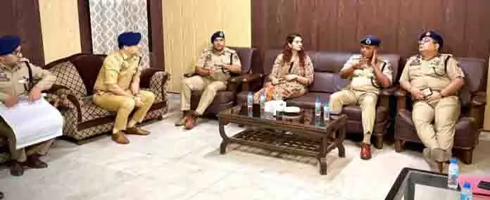 IGP Jammu ने झिड़ी मेले के लिए सुरक्षा व्यवस्था की समीक्षा की IGP Jammu ने झिड़ी मेले के लिए सुरक्षा व्यवस्था की समीक्षा की