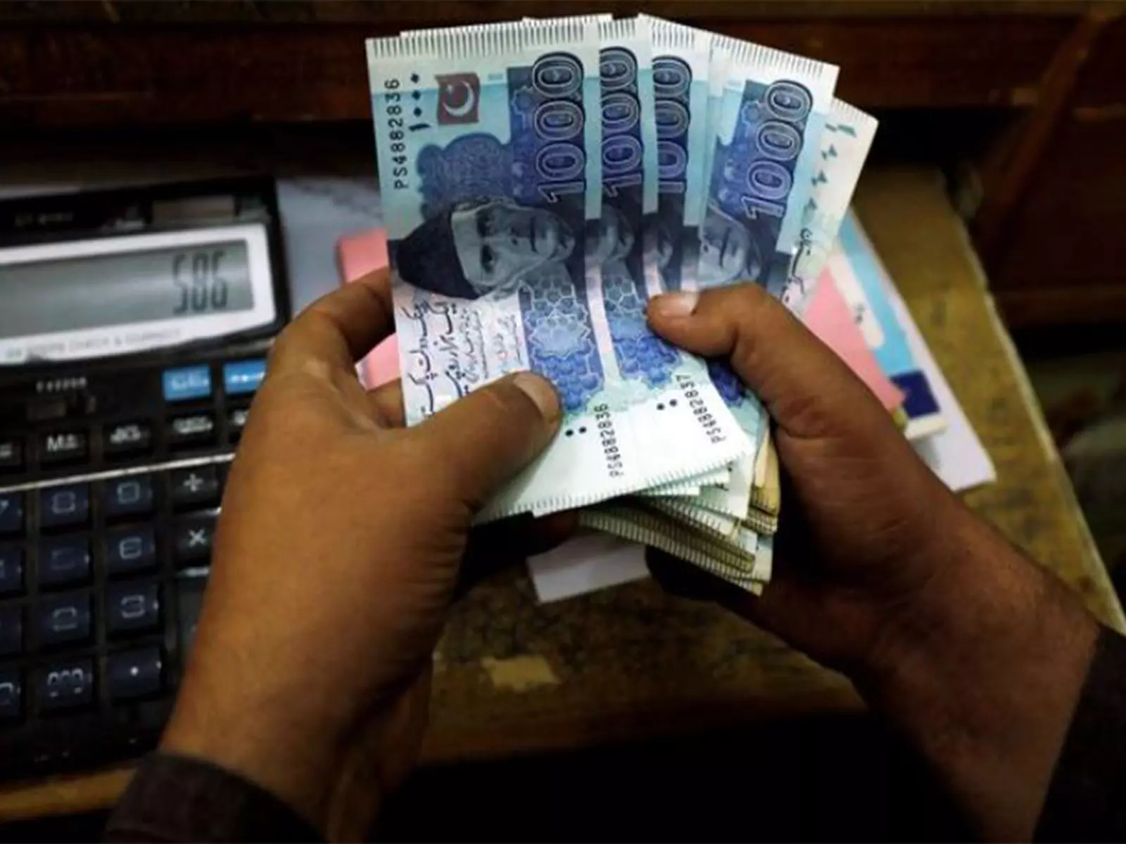 Pakistan का कैशलेस सपना ध्वस्त, जमीनी हकीकत ने डिजिटल भ्रम को किया उजागर Pakistan का कैशलेस सपना ध्वस्त, जमीनी हकीकत ने डिजिटल भ्रम को किया उजागर