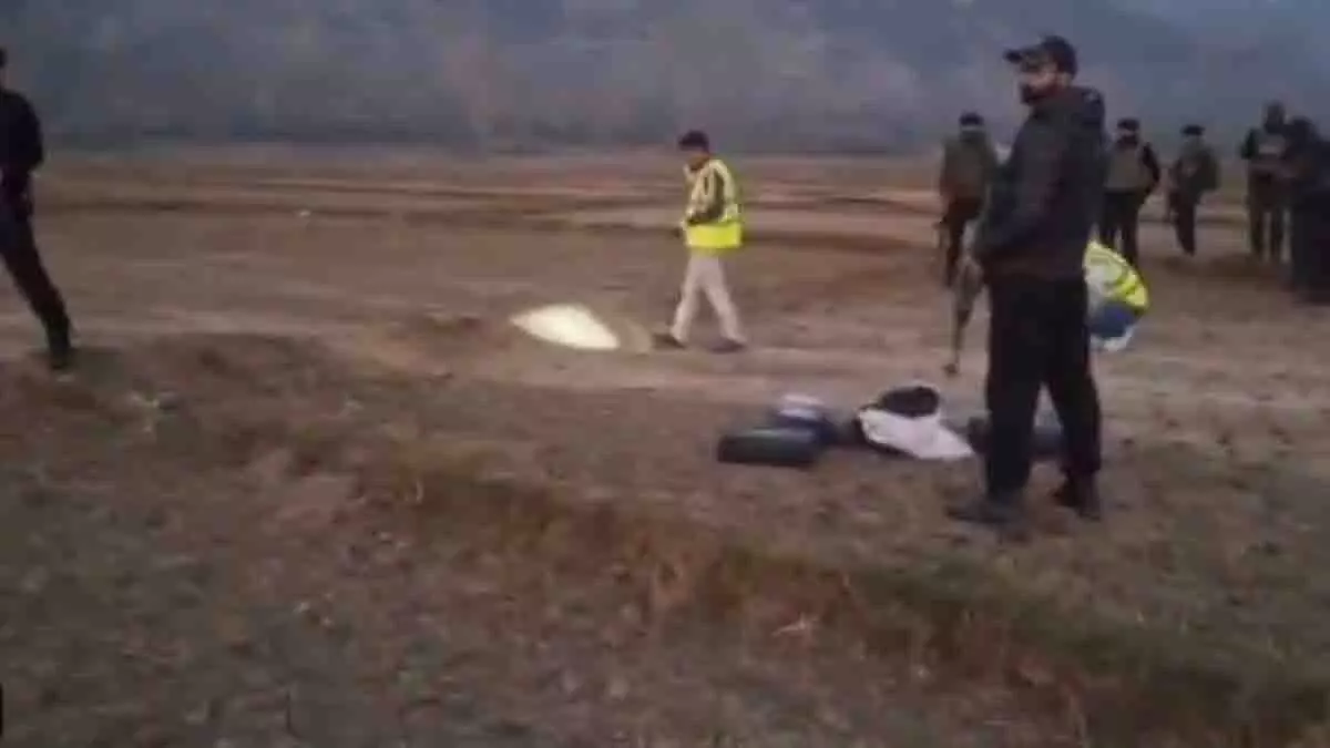 जम्मू-कश्मीर के Kupwara में क्रिकेट खेलते समय विस्फोट, 4 लड़के घायल जम्मू-कश्मीर के Kupwara में क्रिकेट खेलते समय विस्फोट, 4 लड़के घायल