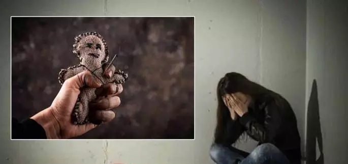भूत भगाने के बहाने नाबालिग मानसिक रूप से बीमार लड़की से बलात्कार भूत भगाने के बहाने नाबालिग मानसिक रूप से बीमार लड़की से बलात्कार