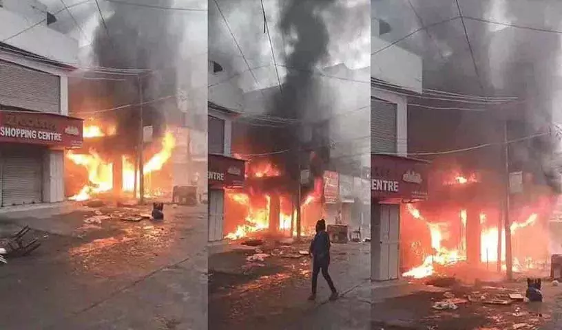 Karimnagar में भीषण आग.. कसाई की दुकान में लगी आग Karimnagar में भीषण आग.. कसाई की दुकान में लगी आग