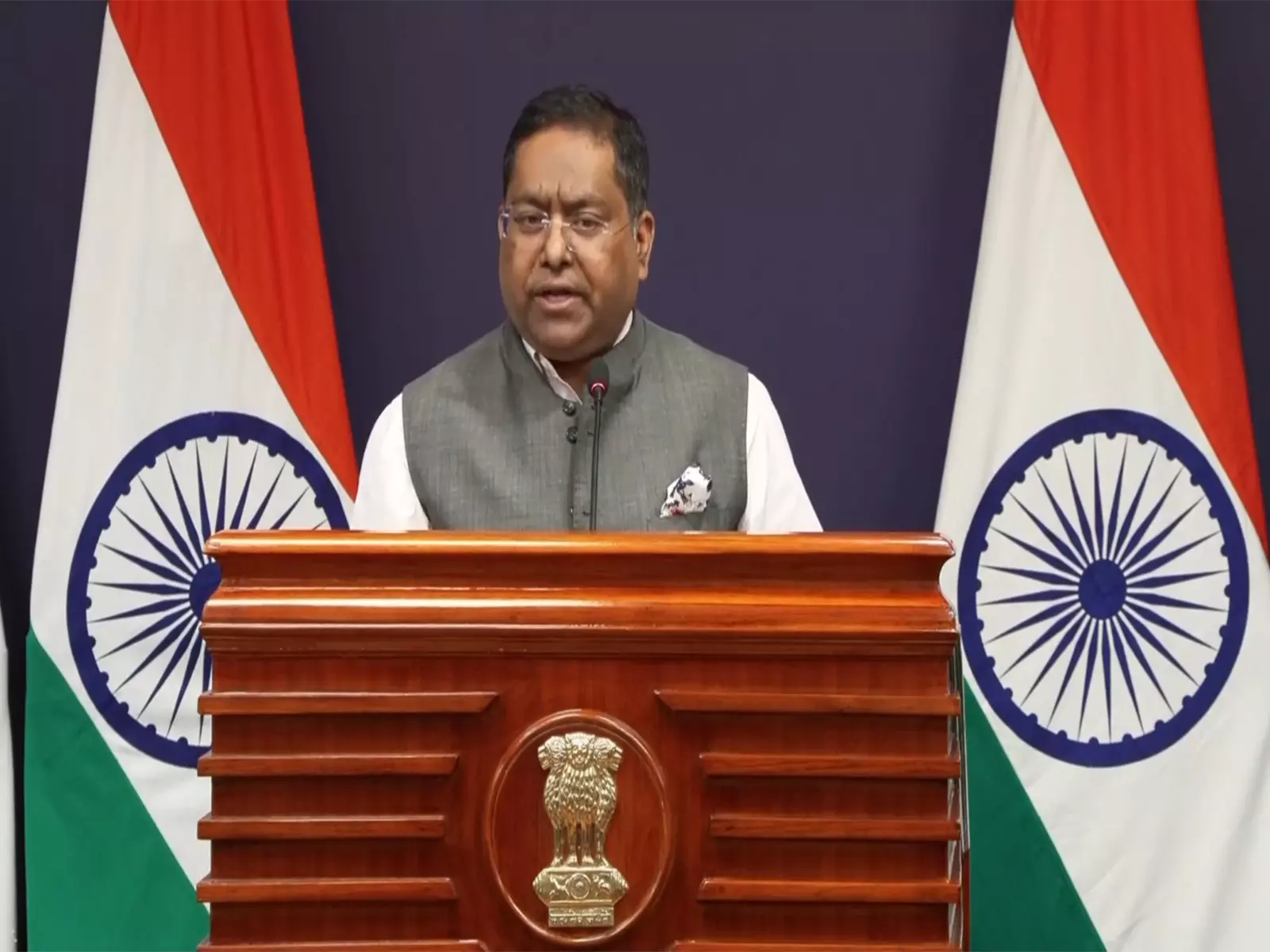 म्यांमार साइबर अपराध छापे के बाद Thailand में हिरासत में लिए गए नागरिकों को भारत वापस भेजेगा: विदेश मंत्रालय म्यांमार साइबर अपराध छापे के बाद Thailand में हिरासत में लिए गए नागरिकों को भारत वापस भेजेगा: विदेश मंत्रालय