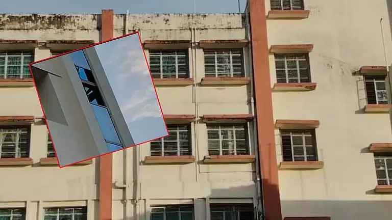 Hospital की आठवीं मंजिल से शीशा लगाते समय गिरकर व्यक्ति की मौत Hospital की आठवीं मंजिल से शीशा लगाते समय गिरकर व्यक्ति की मौत