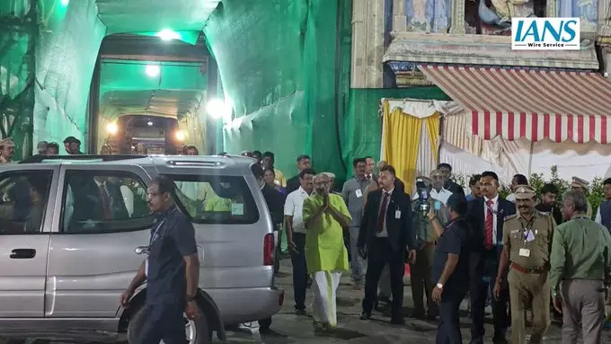 उपराष्ट्रपति सी. पी. राधाकृष्णन ने मदुरै मीनाक्षी अम्मन मंदिर में किया स्वामी दर्शन उपराष्ट्रपति सी. पी. राधाकृष्णन ने मदुरै मीनाक्षी अम्मन मंदिर में किया स्वामी दर्शन