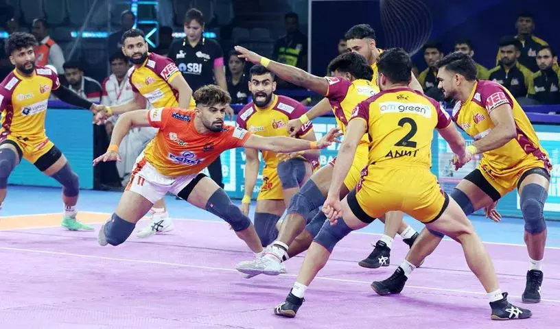 पुणेरी पलटन ने तेलुगु टाइटंस को 50-45 से हराया, PKL 12 के फाइनल में जगह पक्की पुणेरी पलटन ने तेलुगु टाइटंस को 50-45 से हराया, PKL 12 के फाइनल में जगह पक्की