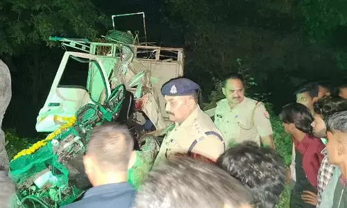 ट्रकों और पिकअप की भिड़ंत में 3 लोगों की मौत, कई घायल