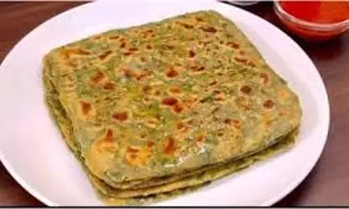 Palak Paratha: जल्दी से पालक पराठों की रेसिपी नोट कर लीजिए Palak Paratha: जल्दी से पालक पराठों की रेसिपी नोट कर लीजिए