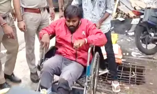 बीजेपी नेता हत्या मामले में TI और पुलिसकर्मी लाइन अटैच, आरोपियों का शॉर्ट एनकाउंटर बीजेपी नेता हत्या मामले में TI और पुलिसकर्मी लाइन अटैच, आरोपियों का शॉर्ट एनकाउंटर