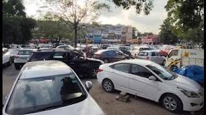 Mohali कार सवार 4 बदमाशों ने 3B2 मार्केट में फूड आउटलेट कर्मचारी को कुचलने की कोशिश की