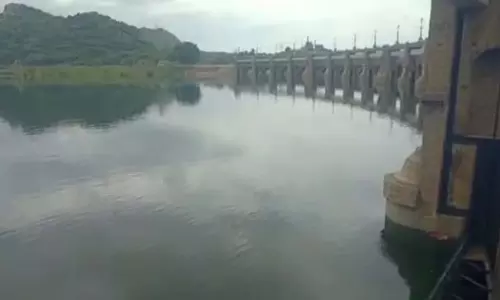 Tamil Nadu : मेट्टूर बांध में पानी का बहाव कम हुआ Tamil Nadu : मेट्टूर बांध में पानी का बहाव कम हुआ