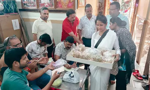 Indore : हनुमान मंदिर में सीता की रसोई थीम पर छप्पन भोग चढ़ाया गया