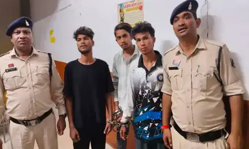 3 बदमाश गिरफ्तार, चाकू और तलवार जब्त 3 बदमाश गिरफ्तार, चाकू और तलवार जब्त