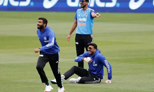 कैनबरा टी20 मैच से पहले भारत के अभ्यास सत्र में हंसी, प्रतिस्पर्धा और एकाग्रता का माहौल कैनबरा टी20 मैच से पहले भारत के अभ्यास सत्र में हंसी, प्रतिस्पर्धा और एकाग्रता का माहौल