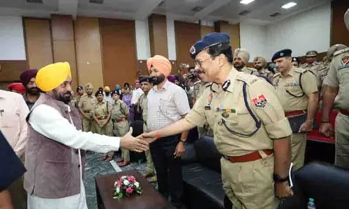 ईमानदारी से काम करें, पैसों से भरे बैग भी भूख नहीं मिटा सकते, Bhagwant Mann ने राज्य पुलिस से कहा