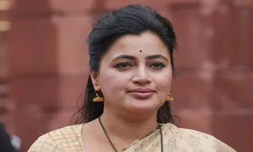बीजेपी नेत्री को गैंगरेप की मिली धमकी, नवनीत राणा के पास आया स्पीड पोस्ट बीजेपी नेत्री को गैंगरेप की मिली धमकी, नवनीत राणा के पास आया स्पीड पोस्ट