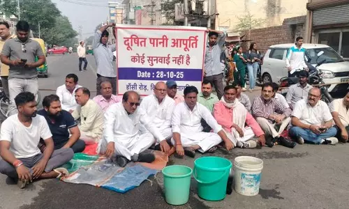 Haryana : भिवानी निवासियों ने अपने घरों में दूषित पानी की आपूर्ति के खिलाफ विरोध प्रदर्शन किया।