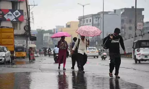 चक्रवात मोन्था से Telangana में भारी बारिश जारी, दैनिक जीवन प्रभावित चक्रवात मोन्था से Telangana में भारी बारिश जारी, दैनिक जीवन प्रभावित