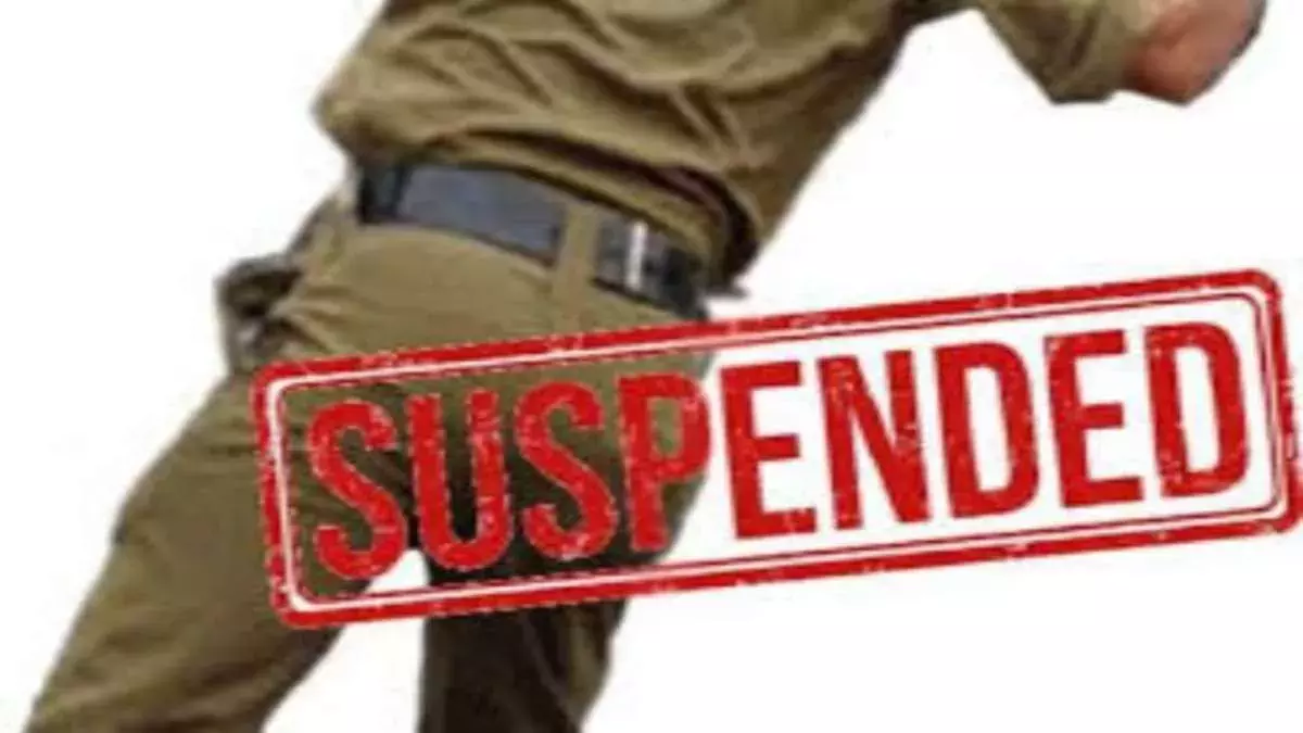 Bareilly: पुलिस की छवि खराब करने वाले सिपाही मो. आकिब को सस्पेंड किया गया Bareilly: पुलिस की छवि खराब करने वाले सिपाही मो. आकिब को सस्पेंड किया गया