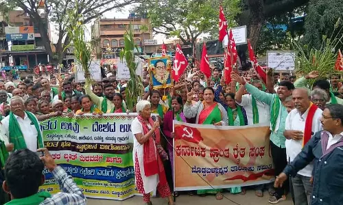 किसान भूमि अधिग्रहण के खिलाफ हो गए हैं: हाउसिंग बोर्ड के खिलाफ गुस्सा
