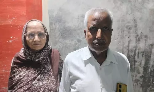 Bareilly: बहुओं की मारपीट से त्रस्त बुजुर्ग पहुंचे एसएसपी दफ्तर, मांगा न्याय Bareilly: बहुओं की मारपीट से त्रस्त बुजुर्ग पहुंचे एसएसपी दफ्तर, मांगा न्याय