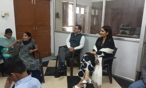 Narnaul: न्यायाधीश नरेंद्र सूरा ने किया दिव्यांग एवं पुनर्वास केंद्र का निरीक्षण Narnaul: न्यायाधीश नरेंद्र सूरा ने किया दिव्यांग एवं पुनर्वास केंद्र का निरीक्षण