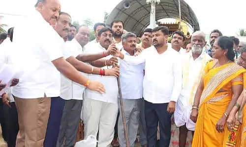 Karnataka : विभिन्न विकास कार्यों के लिए भूमि पूजन Karnataka : विभिन्न विकास कार्यों के लिए भूमि पूजन