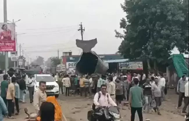 Bhopal: खाली टैंकर में वेल्डिंग के समय ब्लास्ट, इटारसी में दहशत Bhopal: खाली टैंकर में वेल्डिंग के समय ब्लास्ट, इटारसी में दहशत