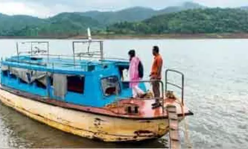 Tentulikhunti अस्थिर मोटरबोट: ग्रामीणों को ठगा गया Tentulikhunti अस्थिर मोटरबोट: ग्रामीणों को ठगा गया