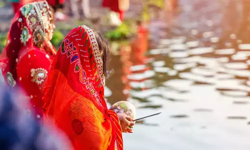 Kathua: चार दिन की तपस्या के बाद छठ महापर्व संपन्न, गूंजे छठ मैया के जयकारे Kathua: चार दिन की तपस्या के बाद छठ महापर्व संपन्न, गूंजे छठ मैया के जयकारे
