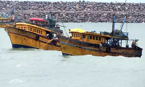 Cyclone Montha: केंद्र ने तैयारियों की समीक्षा की, राज्यों को सहायता का भरोसा