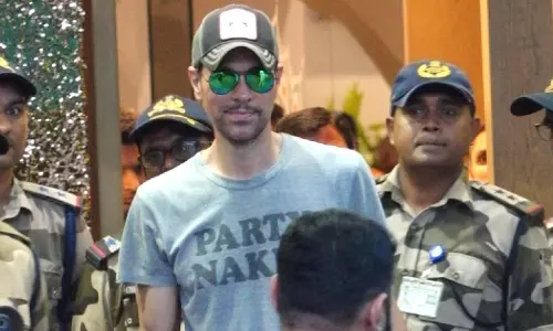 Enrique Iglesias मुंबई में अपने दो दिवसीय संगीत कार्यक्रम से पहले भारत पहुंचे Enrique Iglesias मुंबई में अपने दो दिवसीय संगीत कार्यक्रम से पहले भारत पहुंचे