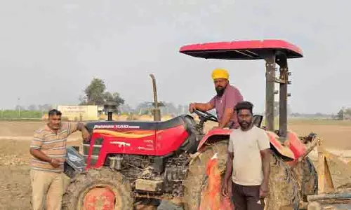 Baupur के किसान ने बाढ़ प्रभावित पांच परिवारों को जमीन दान की Baupur के किसान ने बाढ़ प्रभावित पांच परिवारों को जमीन दान की