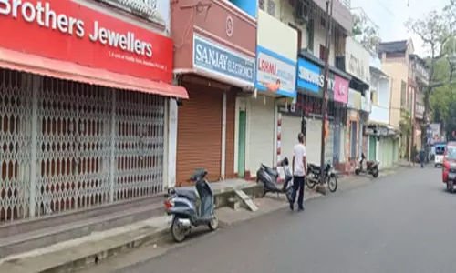 पुलिस लाठीचार्ज के खिलाफ चाईबासा-सरायकेला में बंद रहे बाजार पुलिस लाठीचार्ज के खिलाफ चाईबासा-सरायकेला में बंद रहे बाजार